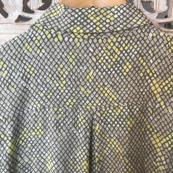 NWT Equipment Essential Snake Print Button Blouse M - Picture 12 of 16